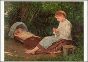 Breiend meisje wakend over het kindje in de wieg